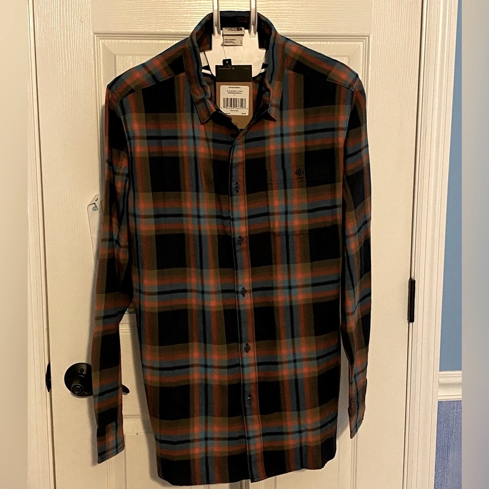 The North Face brand Plaid Button Down. New. Men’ Large.